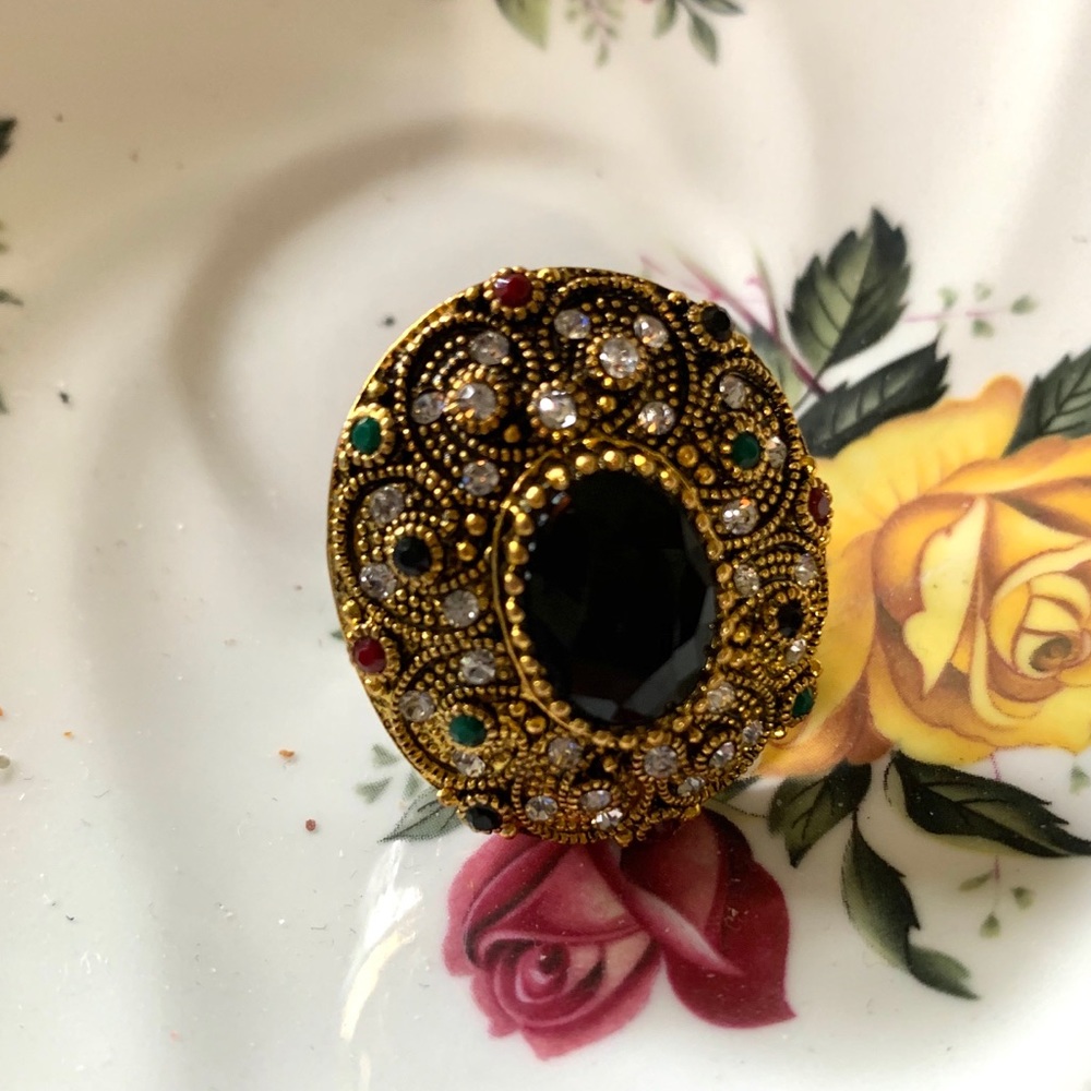 BIG BOLD VTG STYLE RING SIZE 8